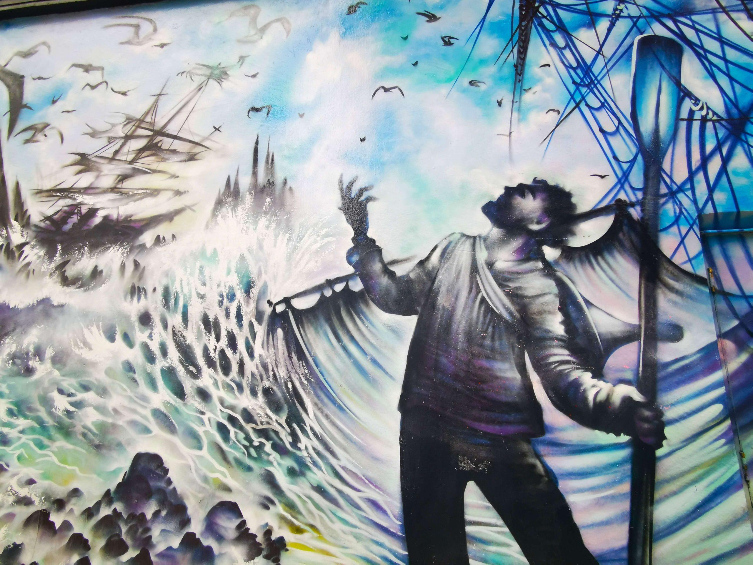 Streetart-Wandbild eines Mannes in einem Sturm mit Segelschiff und Wellen – London
