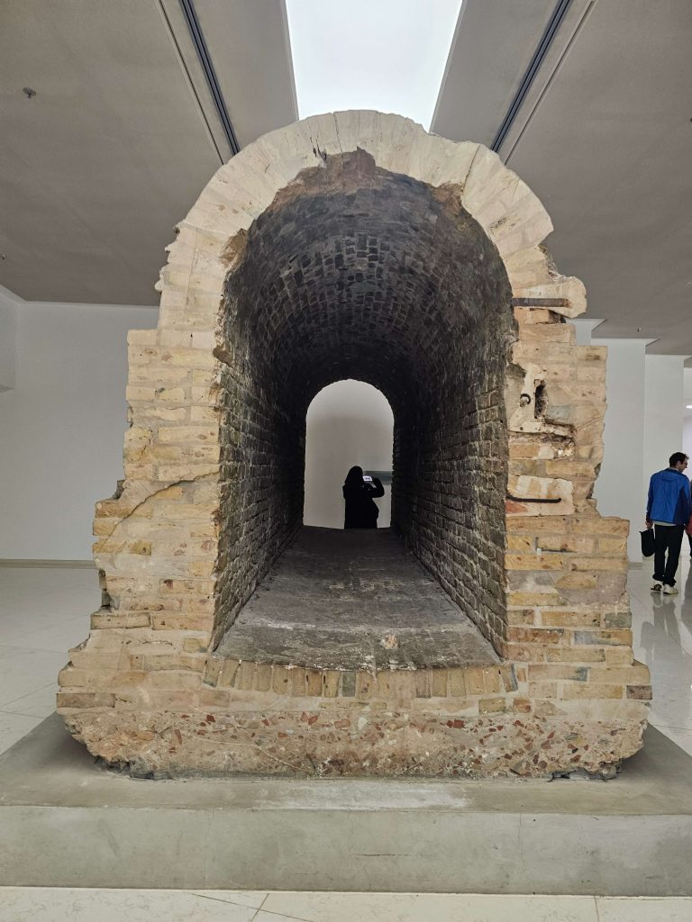 Erhaltener historischer Tunnel im Regierungsviertel nahe dem Reichstagsgebäude in Berlin