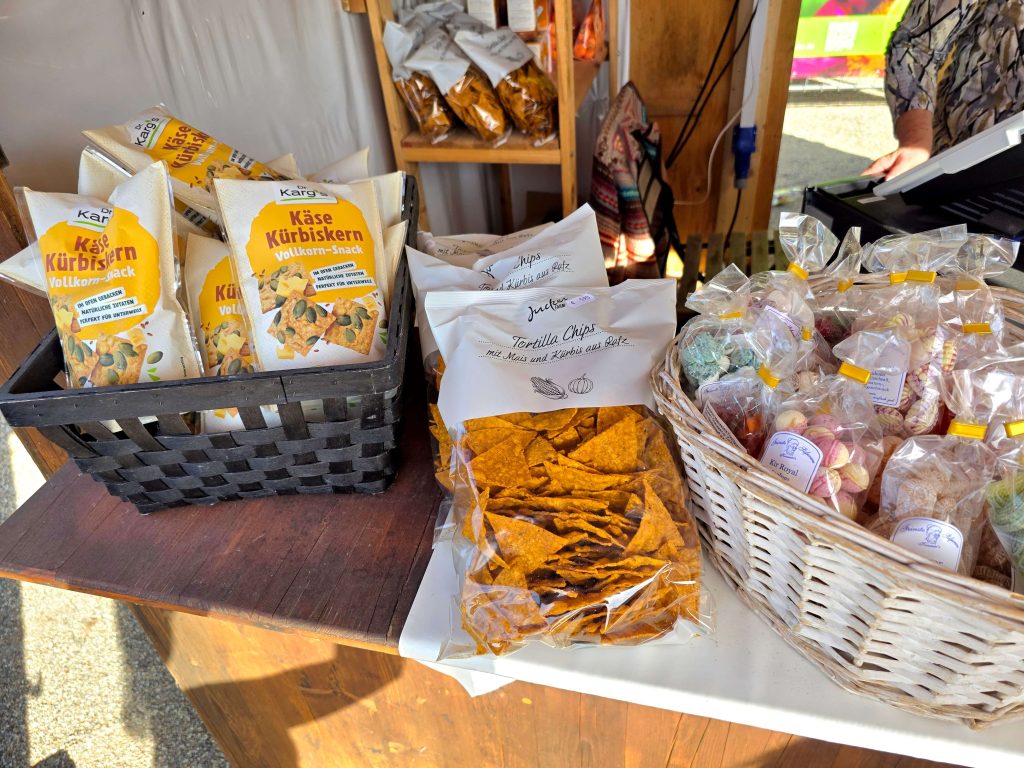 Kürbisprodukte und Snacks im Shop der Kürbisausstellung Ludwigsburg