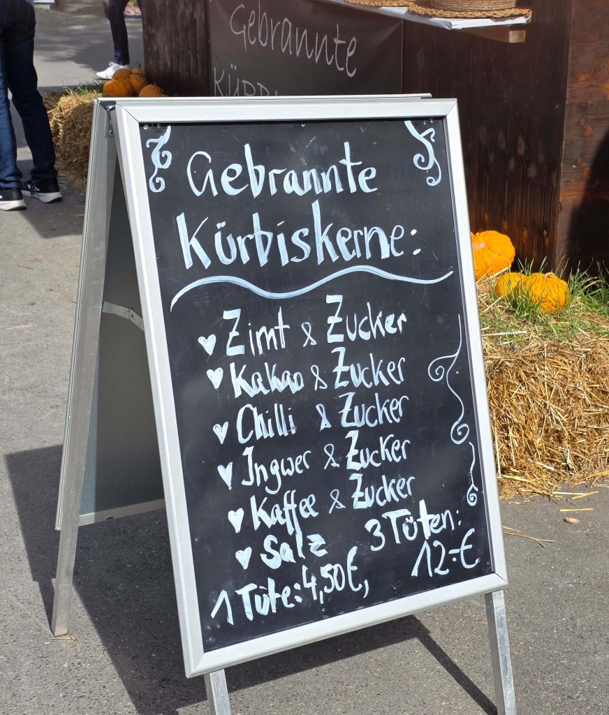 Preisliste gebratene Kürbiskerne auf der Kuerbisausstellung Ludwigsburg 2026